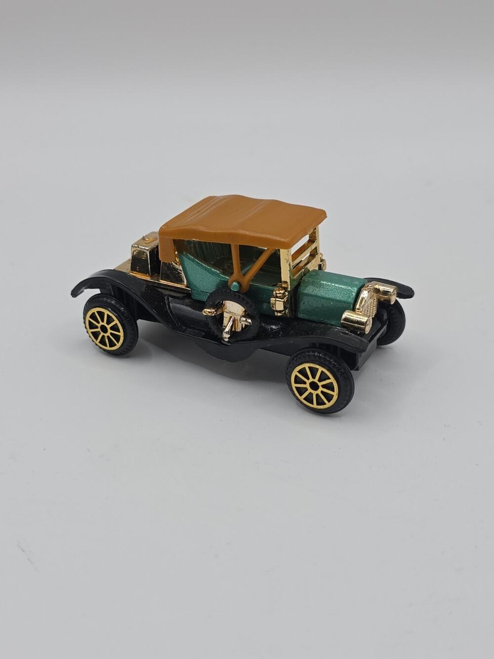 No. 304 Ford Model T 1910 Diecast Car 1:64 Black/Green Gold Wheels Unboxed